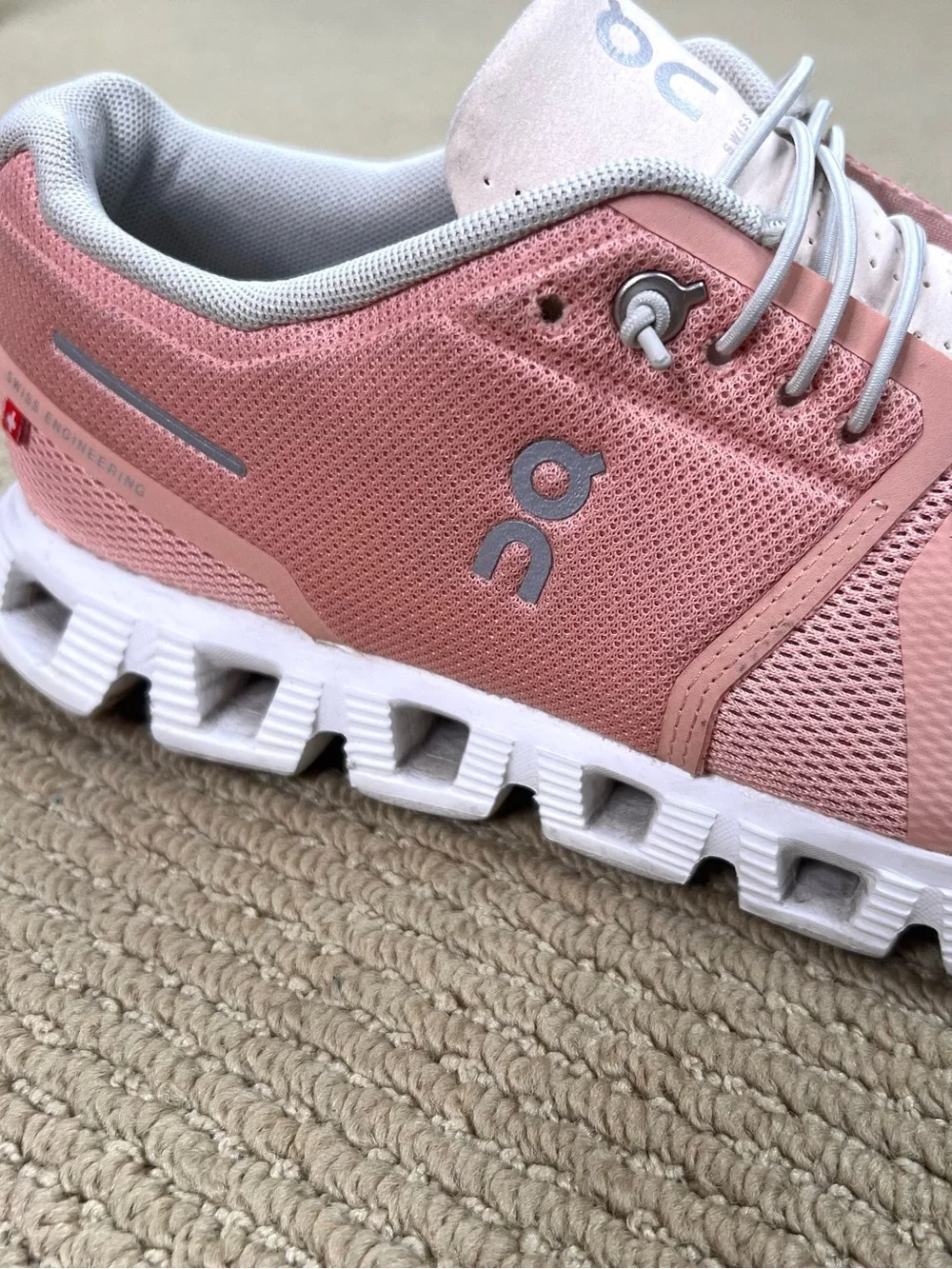 ON Cloud 5 Peach/White Women's Running Shoes Size 8.5